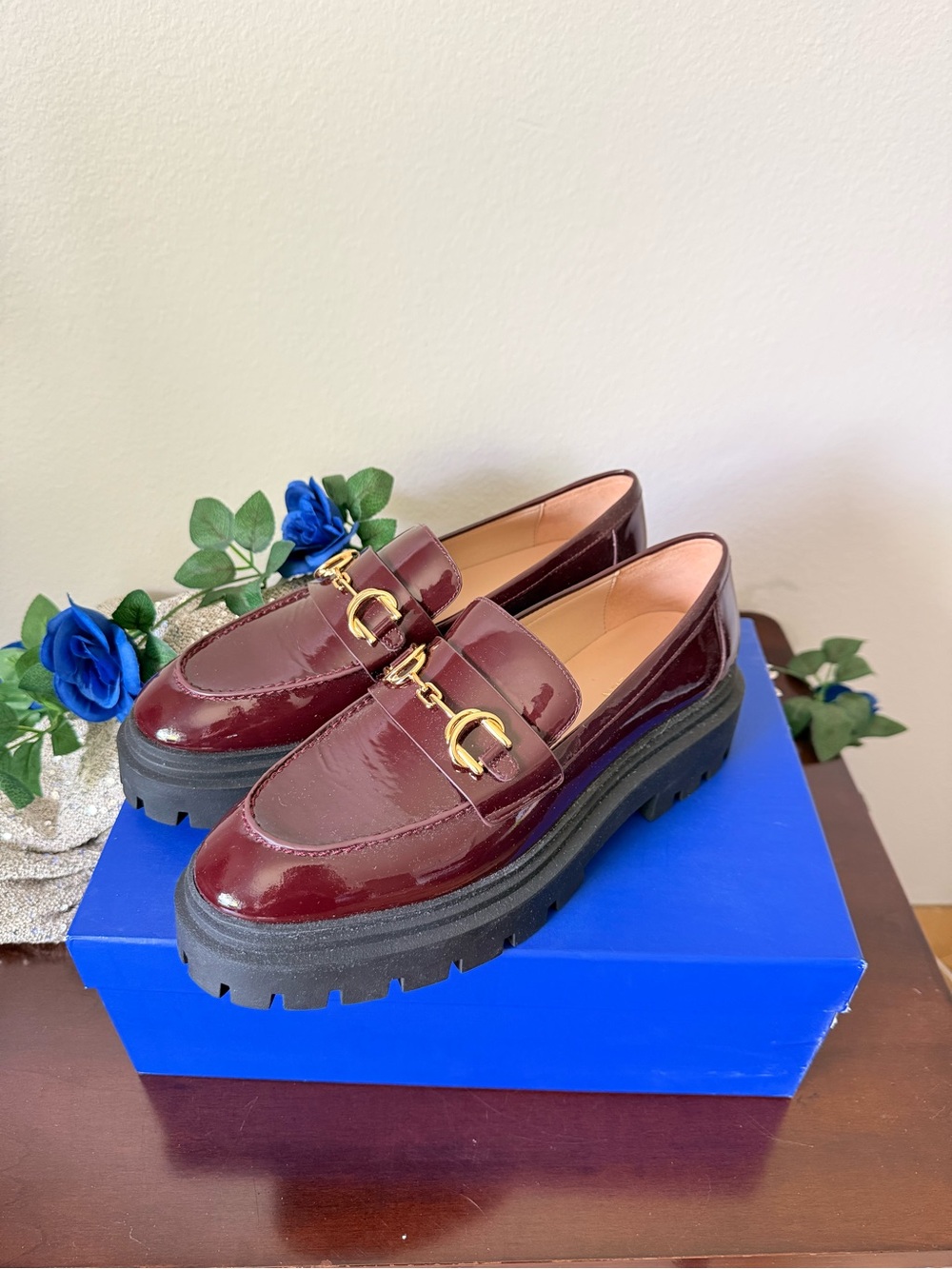 NEW Stuart Weitzman Owen Buckle Ultra Patent Leather Loafers size 8.5 runs big